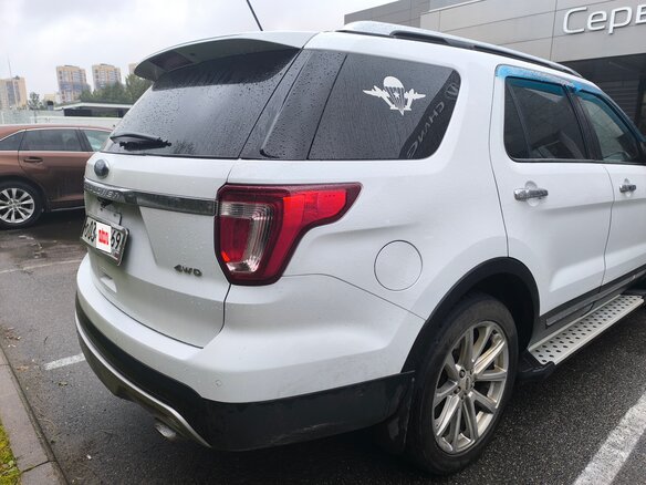 2017 Ford Explorer V Рестайлинг, белый, 2350000 рублей - вид 2