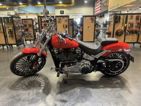 2026 Harley-Davidson Breakout, красный, 3206000 рублей, вид 4