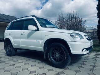 2012 Chevrolet Niva I Рестайлинг, белый, 525000 рублей, вид 3