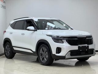 2023 Kia Seltos I Рестайлинг, белый, 1650000 рублей, вид 3