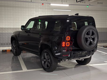 2026 Land Rover Defender 110 II, чёрный, 16500000 рублей, вид 4