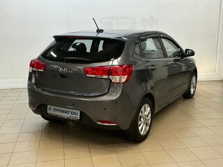2017 Kia Rio III Рестайлинг, серый, 1235000 рублей, вид 4