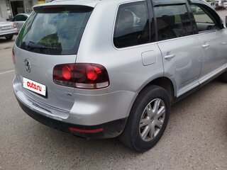 2008 Volkswagen Touareg I Рестайлинг, серебристый, 725000 рублей, вид 3