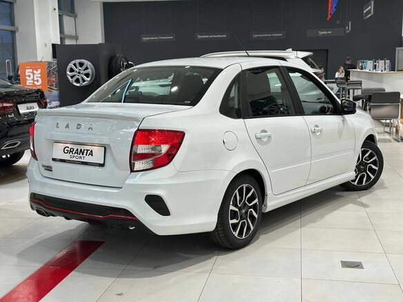 2026 Lada (ВАЗ) Granta Sport I Рестайлинг, белый, 1632000 рублей - вид 2