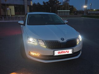 2017 Skoda Octavia III (A7) Рестайлинг, белый, 1850000 рублей, вид 4