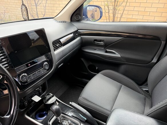 2019 Mitsubishi Outlander III Рестайлинг 3, белый - вид 5