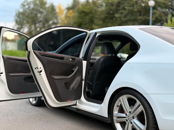 2015 Volkswagen Jetta GLI VI Рестайлинг, белый, 1650000 рублей - вид 10