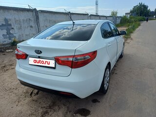 2013 Kia Rio 5-speed III, белый, 750000 рублей, вид 4