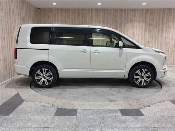 2023 Mitsubishi Delica D:5 I Рестайлинг, белый - вид 7