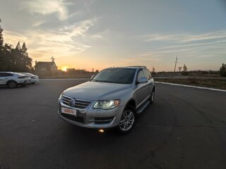 2008 Volkswagen Touareg I Рестайлинг, серебристый, 1280000 рублей, вид 1