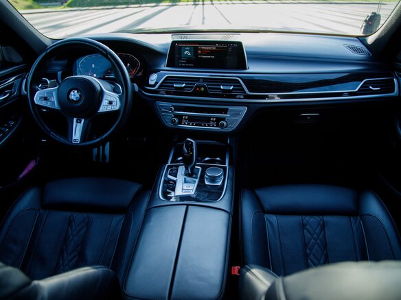 2020 BMW 7 серии 730d xDrive VI (G11/G12) Рестайлинг, чёрный, 7700000 рублей - вид 21