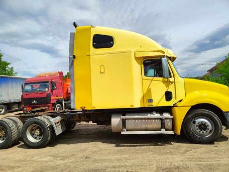 2000 Freightliner Columbia, золотистый, 1990000 рублей, вид 3