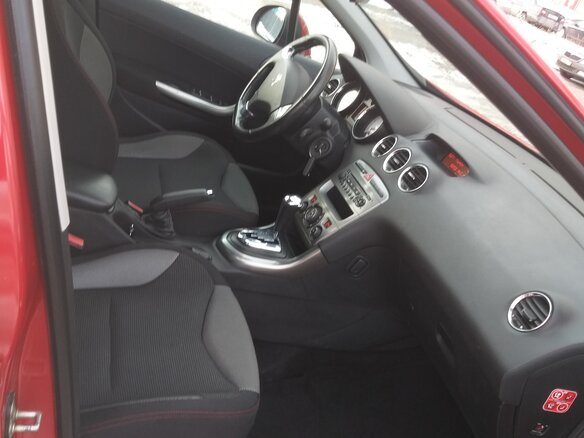 2011 Peugeot 308 I Рестайлинг, красный - вид 3