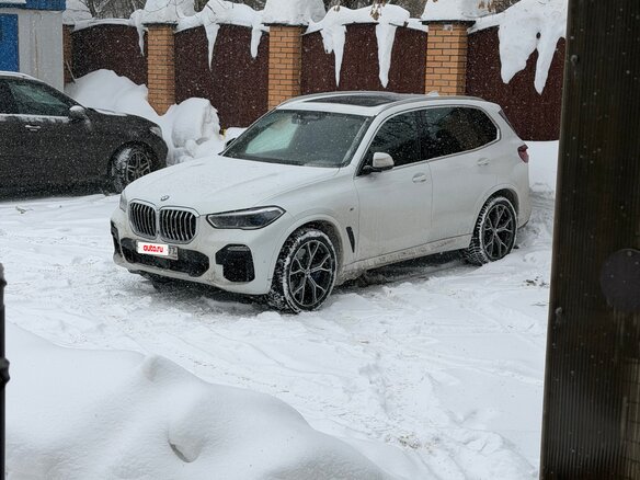 2020 BMW X5 40i IV (G05/G18), белый, 6500000 рублей - вид 3