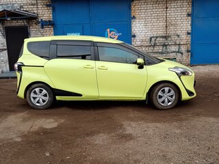 2018 Toyota Sienta II Рестайлинг, жёлтый, 1500000 рублей, вид 4