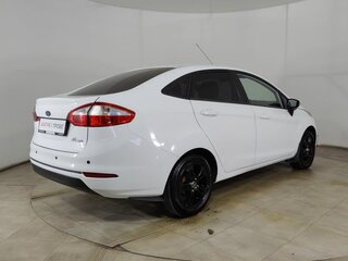 2015 Ford Fiesta Mk6 Рестайлинг, белый, 739000 рублей, вид 5
