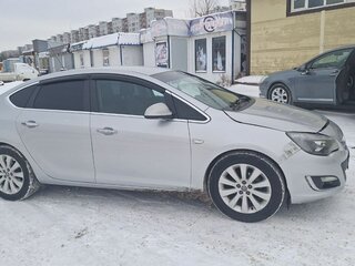 2014 Opel Astra J Рестайлинг, серебристый, 600000 рублей, вид 3