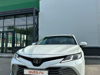 2019 Toyota Camry VIII (XV70), белый, 3400000 рублей, вид 1