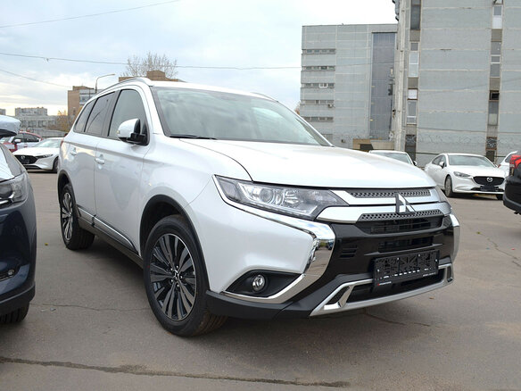 2019 Mitsubishi Outlander III Рестайлинг 3, белый - вид 3