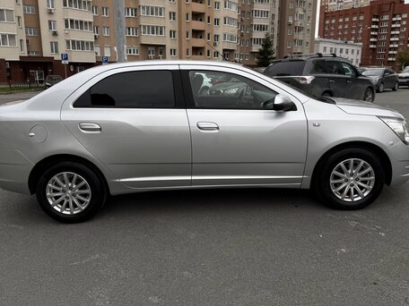 2014 Chevrolet Cobalt II, серебристый, 660000 рублей, вид 4