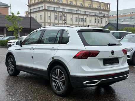 2023 Volkswagen Tiguan II Рестайлинг, белый, 2840000 рублей, вид 4