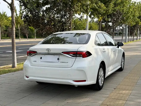 2023 Toyota Corolla XII (E210), белый, 1600000 рублей, вид 5