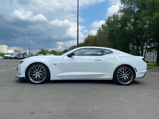 2018 Chevrolet Camaro VI Рестайлинг, белый, 3415000 рублей, вид 1