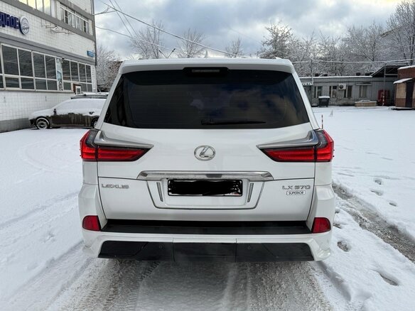 2016 Lexus LX 570 III Рестайлинг 2, белый, 7000000 рублей - вид 5