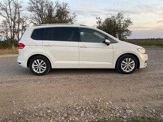 2017 Volkswagen Touran II, белый, 1650000 рублей, вид 4