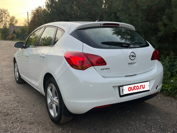 2011 Opel Astra J, белый - вид 11
