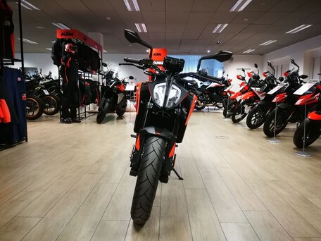 2026 KTM 790 Duke, оранжевый, 1150000 рублей, вид 4