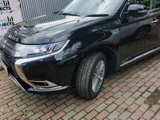 2019 Mitsubishi Outlander PHEV III Рестайлинг 3, чёрный, 3000000 рублей, вид 5