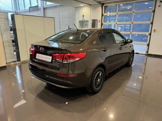 2016 Kia Rio III Рестайлинг, коричневый, 1150000 рублей, вид 4