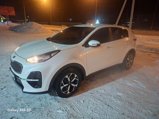 2021 Kia Sportage IV Рестайлинг, белый, 2600000 рублей, вид 1