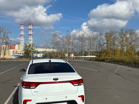 2019 Kia Rio IV, белый, вид 3