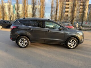 2017 Ford Kuga II Рестайлинг, серый, 1540000 рублей, вид 3