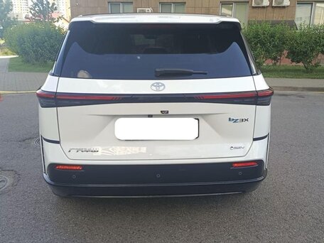 2025 Toyota bZ3X 58.3 kWh, белый, 3000000 рублей, вид 4