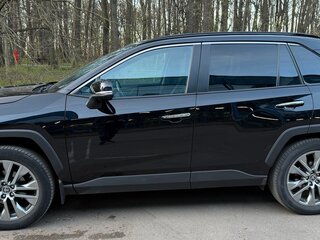 2022 Toyota RAV4 V (XA50), чёрный, 4890000 рублей, вид 4