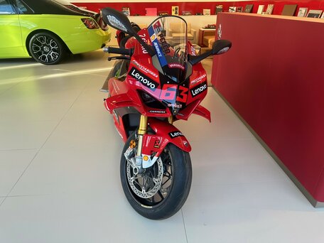 2023 Ducati Panigale V4, красный, 6900000 рублей, вид 2