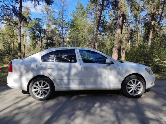 2013 Skoda Octavia II (A5) Рестайлинг, белый, 650000 рублей - вид 2