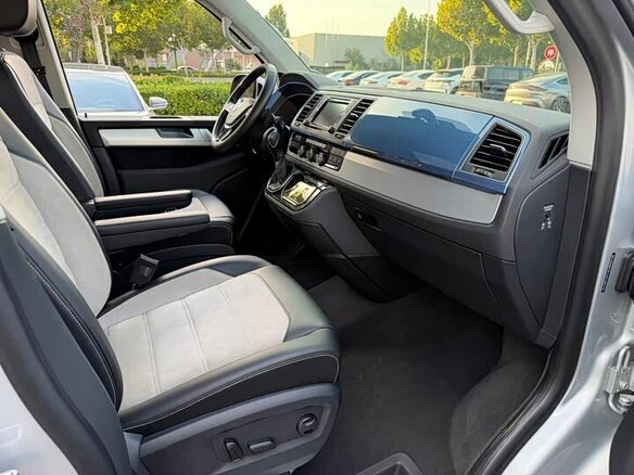 2018 Volkswagen Multivan T6, белый, 6775000 рублей - вид 4