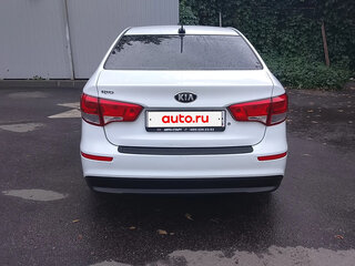 2017 Kia Rio III Рестайлинг, белый, 649000 рублей, вид 4