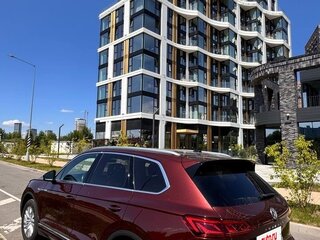 2019 Volkswagen Touareg III, красный, 5190000 рублей, вид 5