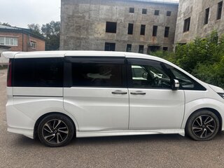 2017 Honda Stepwgn Spada V, белый, 1850000 рублей, вид 2