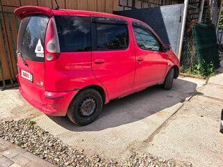 2002 Toyota FunCargo, красный, 310000 рублей, вид 4