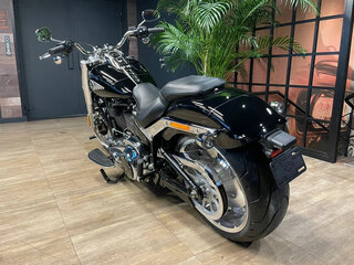 2025 Harley-Davidson Fat Boy, чёрный, 3850000 рублей, вид 4