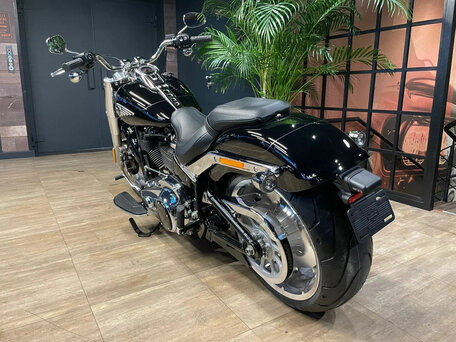 2025 Harley-Davidson Fat Boy, чёрный, 3850000 рублей, вид 4