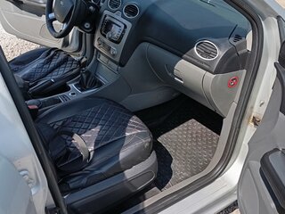 2010 Ford Focus II Рестайлинг, серебристый, 370000 рублей, вид 5