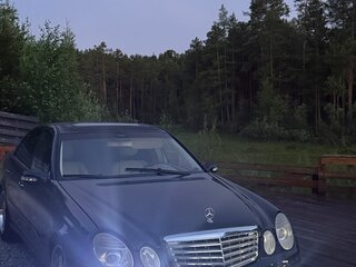 2004 Mercedes-Benz E-Класс 240 III (W211, S211), чёрный, 700000 рублей, вид 2