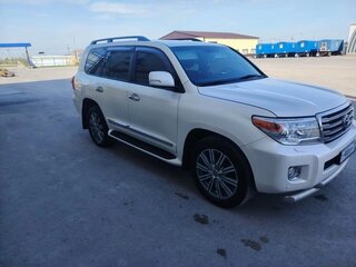 2013 Toyota Land Cruiser 200 Series Рестайлинг 1, белый, 3650000 рублей, вид 2
